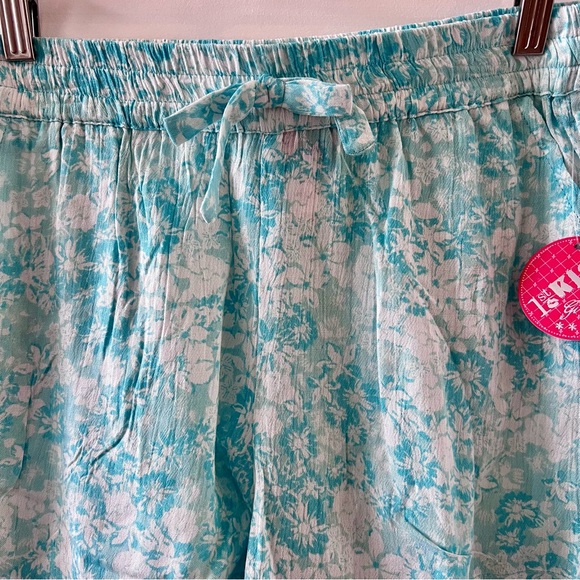 NWT - Girls shorts and top two-piece set - Picture 3 of 5